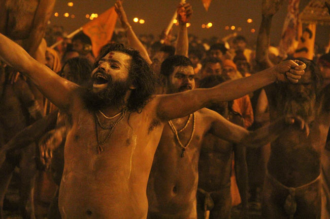 श्रद्धा का महाकुंभ: कुंभ नगरी में लगा भक्‍तों का रेला