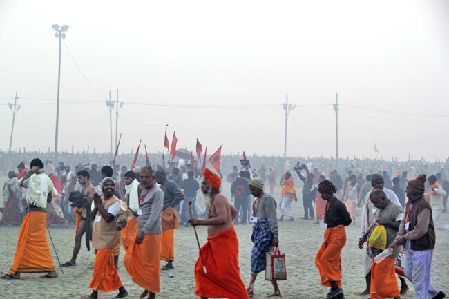 श्रद्धा का महाकुंभ: कुंभ नगरी में लगा भक्‍तों का रेला