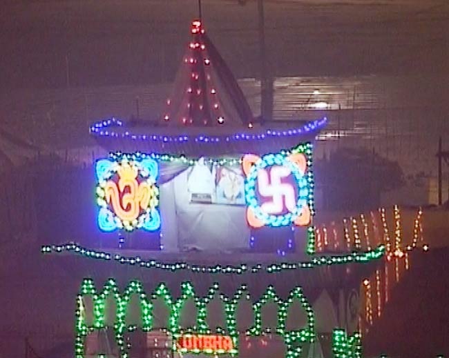 संगम पर महाकुंभ की भव्‍य तैयारियों का नजारा