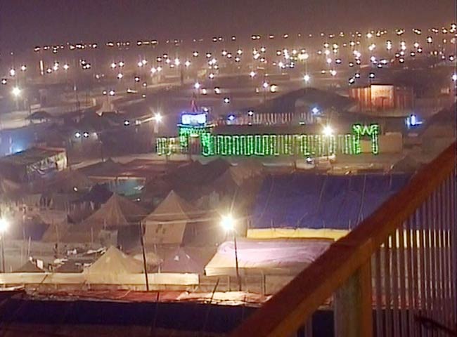 संगम पर महाकुंभ की भव्‍य तैयारियों का नजारा