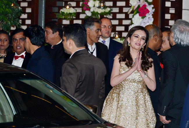 मुकेश अंबानी की पार्टी में पहुंचे दिग्‍गज | ग्लैमर का तड़का