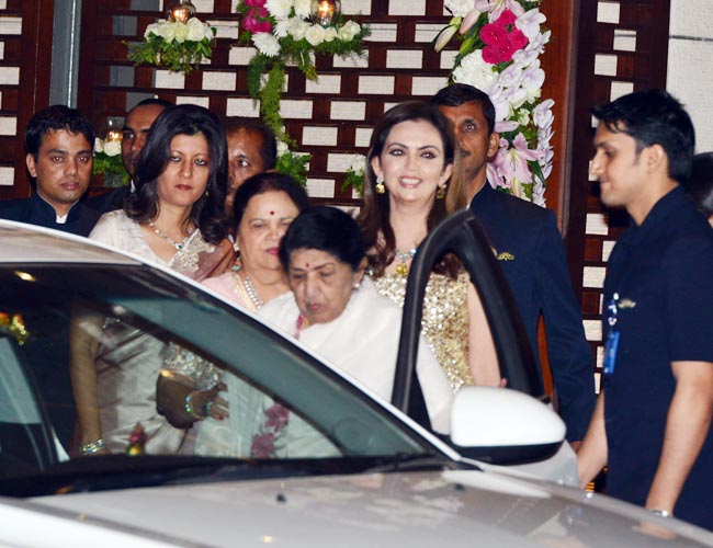 मुकेश अंबानी की पार्टी में पहुंचे दिग्‍गज | ग्लैमर का तड़का