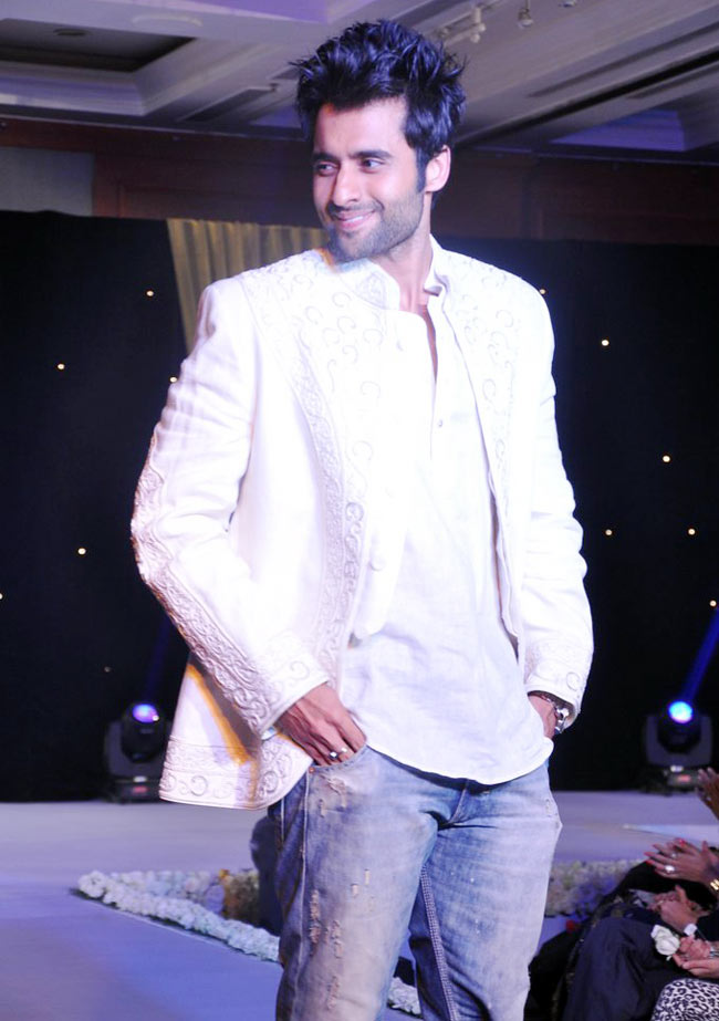 बेटी बचाने को लेकर सितारे रैंप पर | रैंप पर सितारे