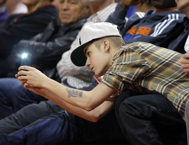 जस्टिन बीबर ने बनवाया दादा जी के सम्मान में नया टैटू