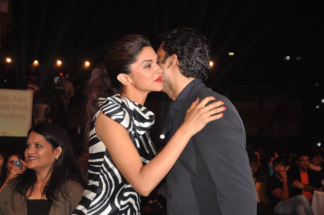 बिग स्‍टार अवार्ड 2012 के हसीन लम्‍हे... | बॉलीवुड की हसीन परियां