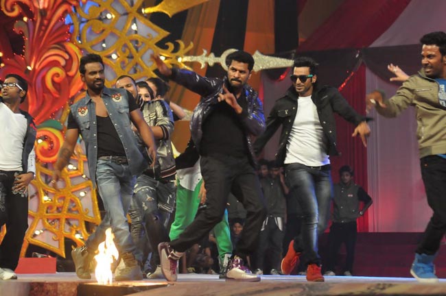 बिग स्‍टार अवार्ड 2012 के हसीन लम्‍हे... | बॉलीवुड की हसीन परियां