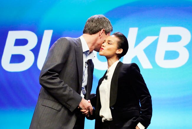 ब्लैकबेरी-10 ने लॉन्च किए दो नए फोन्स | पढ़ें