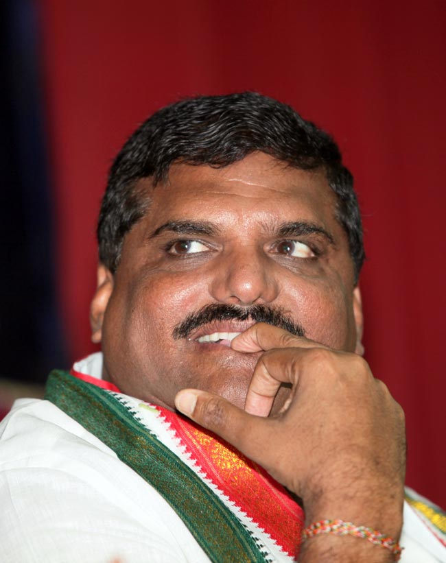 देश के जख्मों पर नमक छिड़कते 'बयानबहादुर' | बहादुर बेटी