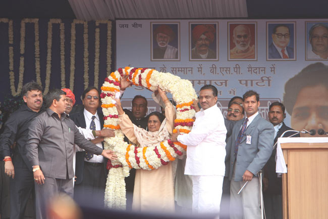 मायावती की अनदेखी तस्वीरें | पार्क प्रेम