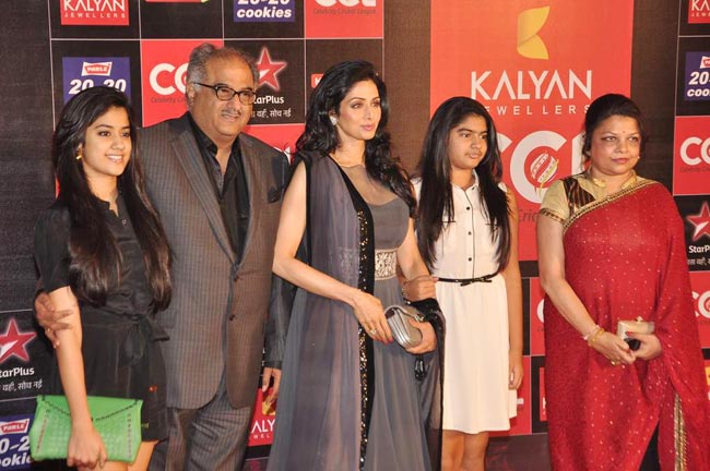 'सेलिब्रिटी क्रिकेट लीग 2013' के रेड कार्पेट पर सितारे | रैंप पर सितारे