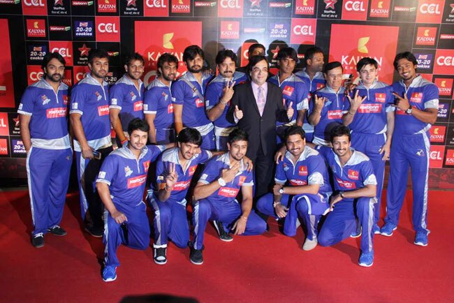 'सेलिब्रिटी क्रिकेट लीग 2013' के रेड कार्पेट पर सितारे | रैंप पर सितारे