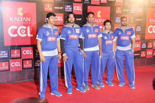 'सेलिब्रिटी क्रिकेट लीग 2013' के रेड कार्पेट पर सितारे | रैंप पर सितारे