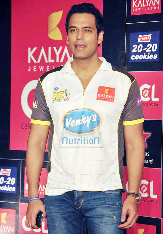 'सेलिब्रिटी क्रिकेट लीग 2013' के रेड कार्पेट पर सितारे | रैंप पर सितारे