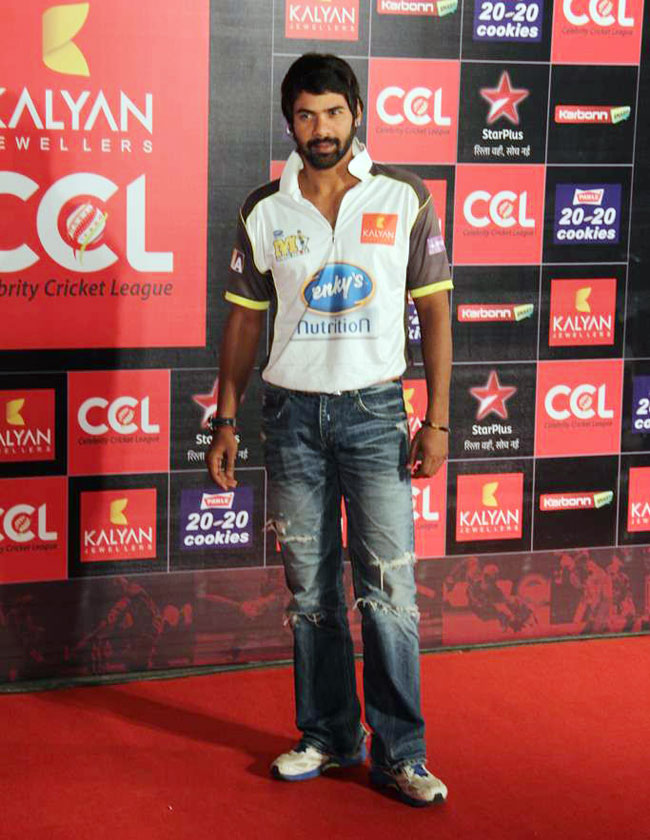 'सेलिब्रिटी क्रिकेट लीग 2013' के रेड कार्पेट पर सितारे | रैंप पर सितारे