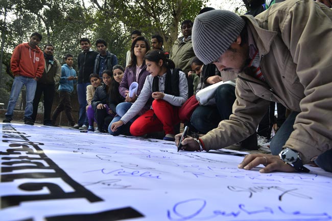 दिल्‍ली गैंगरेप मामले में इंसाफ के लिए प्रदर्शन