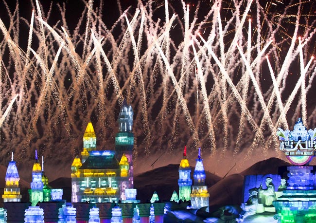 स्नो फेस्टिवल: ठंड में देखी है कहीं ऐसी मस्ती!