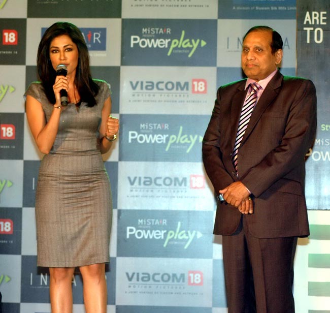 फिल्‍म 'इनकार' को प्रमोट करती चित्रांगदा सिंह...