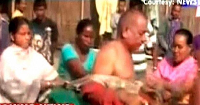 दुराचार के आरोप में कांग्रेस नेता की धुनाई...