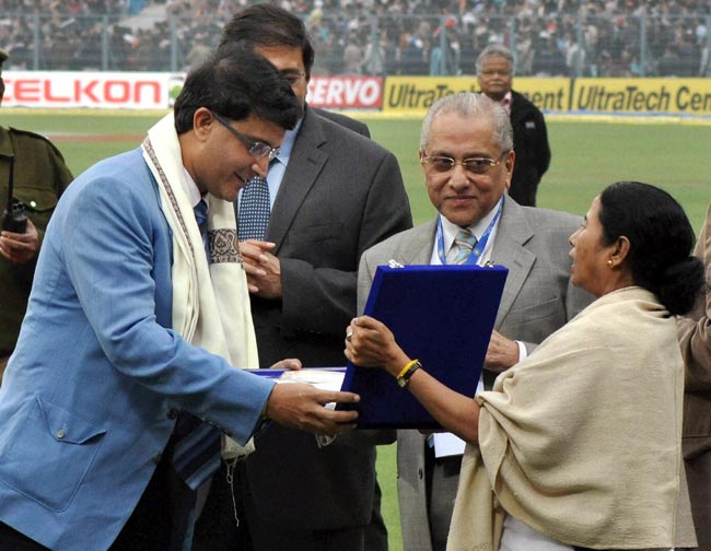 कैब ने किया भारत-पाक क्रिकेटरों को सम्मानित