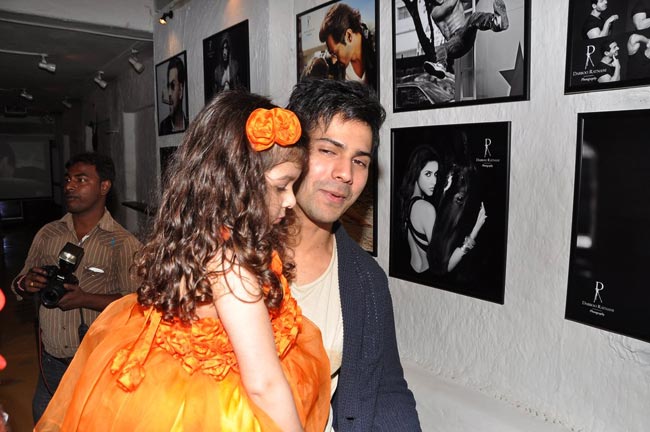 डब्बू रत्नानी के 2013 कैलेंडर लॉन्च में पहुंचा बॉलीवुड | ग्लैमर