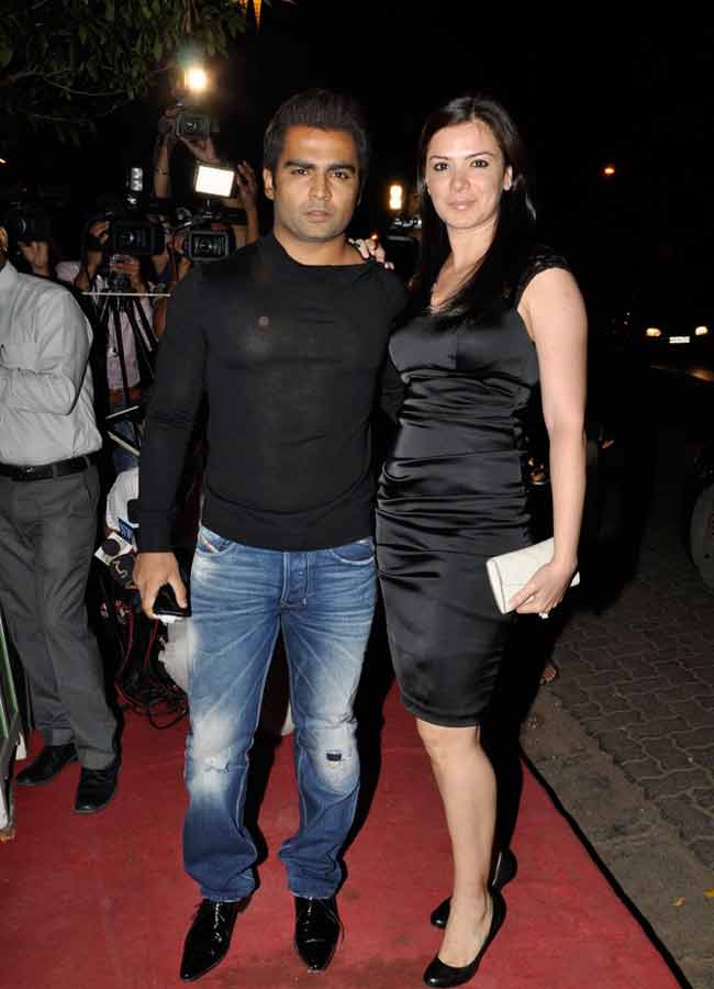 डब्बू रत्नानी के 2013 कैलेंडर लॉन्च में पहुंचा बॉलीवुड | ग्लैमर