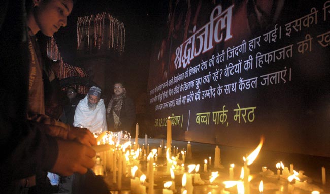 अपने अंतिम सफर में देश की 'बहादुर बेटी' | शोक में देश