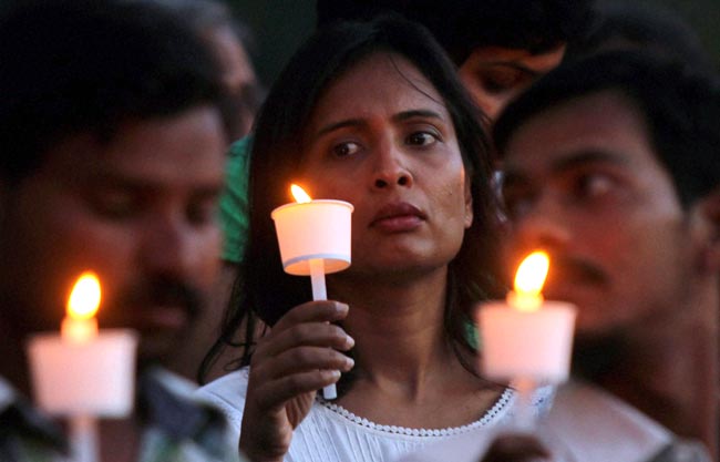 अपने अंतिम सफर में देश की 'बहादुर बेटी' | शोक में देश