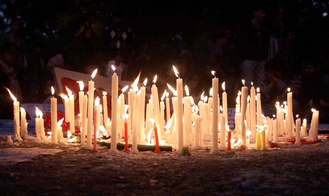 अपने अंतिम सफर में देश की 'बहादुर बेटी' | शोक में देश