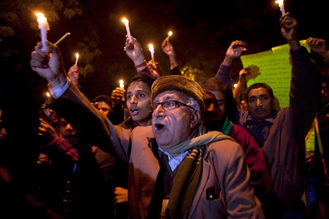 अपने अंतिम सफर में देश की 'बहादुर बेटी' | शोक में देश