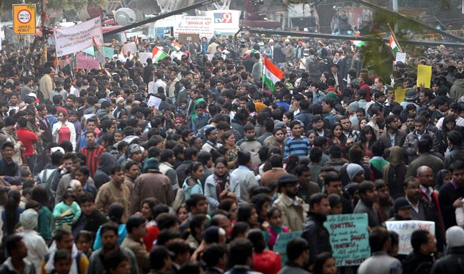 अपने अंतिम सफर में देश की 'बहादुर बेटी' | शोक में देश