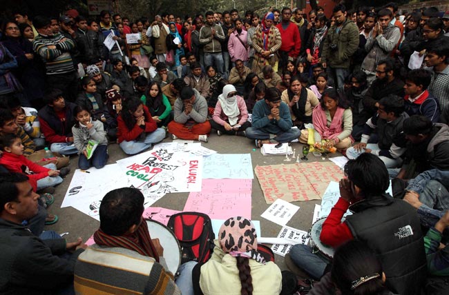 अपने अंतिम सफर में देश की 'बहादुर बेटी' | शोक में देश