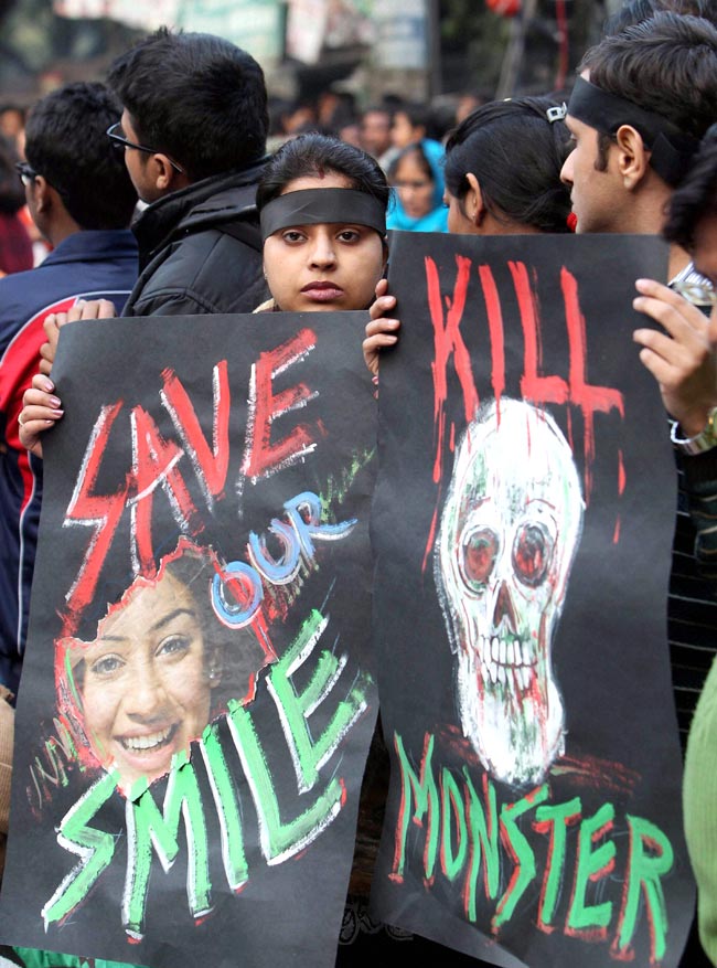 अपने अंतिम सफर में देश की 'बहादुर बेटी' | शोक में देश