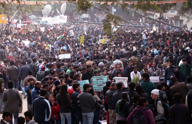 अपने अंतिम सफर में देश की 'बहादुर बेटी' | शोक में देश