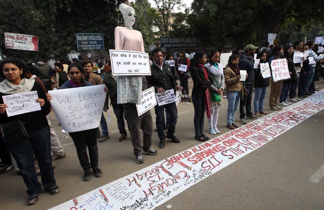 अपने अंतिम सफर में देश की 'बहादुर बेटी' | शोक में देश