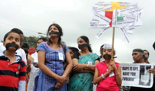 अपने अंतिम सफर में देश की 'बहादुर बेटी' | शोक में देश