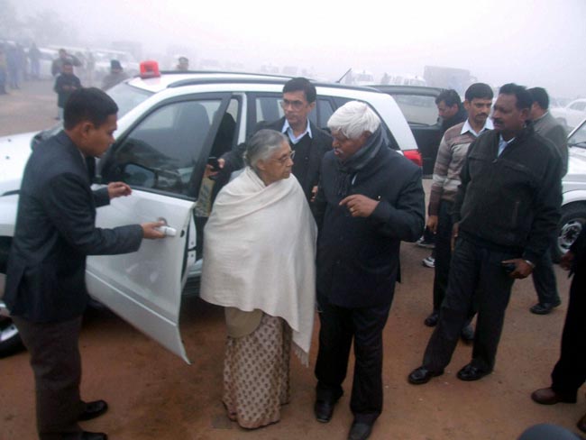 अपने अंतिम सफर में देश की 'बहादुर बेटी' | शोक में देश