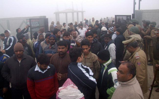 अपने अंतिम सफर में देश की 'बहादुर बेटी' | शोक में देश