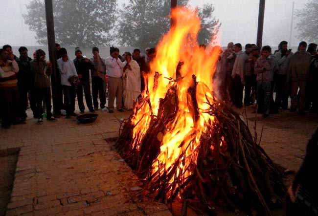 अपने अंतिम सफर में देश की 'बहादुर बेटी' | शोक में देश