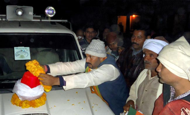 अपने अंतिम सफर में देश की 'बहादुर बेटी' | शोक में देश