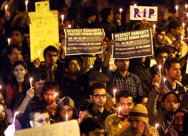 अपने अंतिम सफर में देश की 'बहादुर बेटी' | शोक में देश