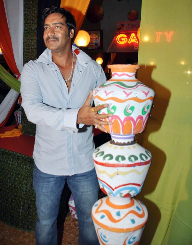 फिल्म 'हिम्मतवाला' का फर्स्‍ट लुक हुआ लॉन्‍च...