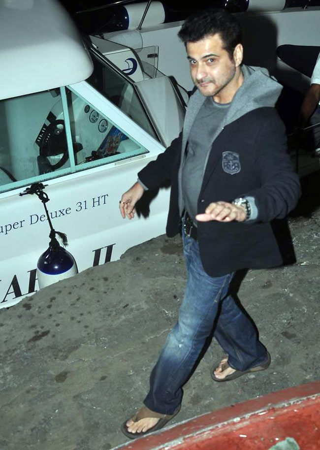 रितिक ने यॉट पर मनाया बर्थडे |   रितिक की शान