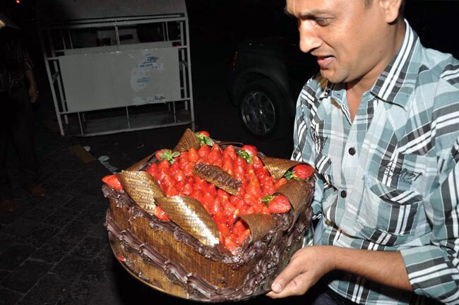 रितिक ने यॉट पर मनाया बर्थडे |   रितिक की शान