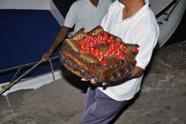 रितिक ने यॉट पर मनाया बर्थडे |   रितिक की शान