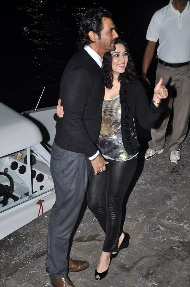 रितिक ने यॉट पर मनाया बर्थडे |   रितिक की शान