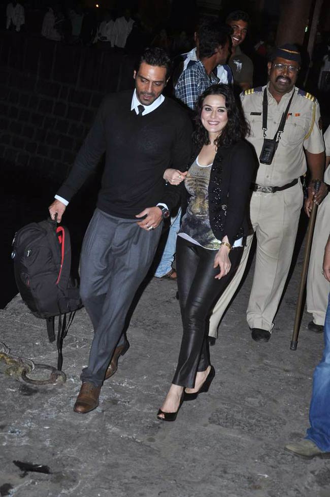 रितिक ने यॉट पर मनाया बर्थडे |   रितिक की शान