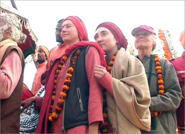 संगम पर महाकुंभ की भव्‍य तैयारियों का नजारा