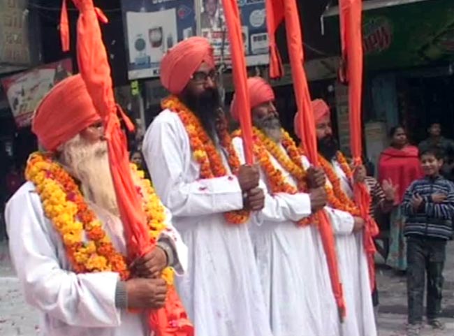 संगम पर महाकुंभ की भव्‍य तैयारियों का नजारा