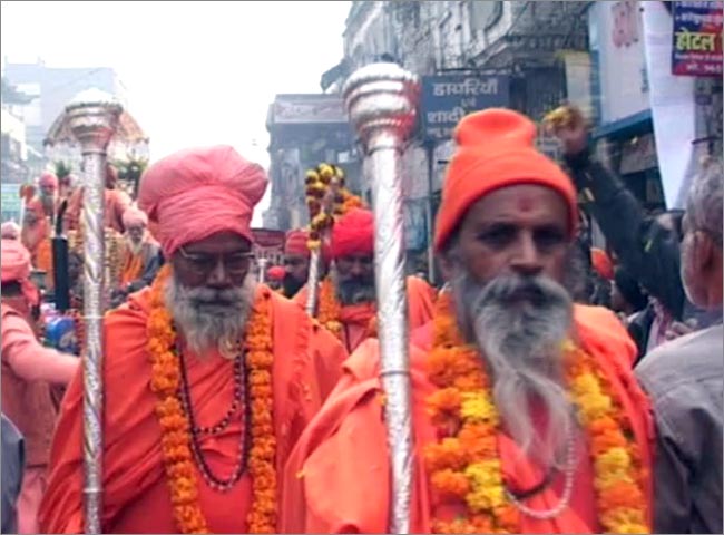 संगम पर महाकुंभ की भव्‍य तैयारियों का नजारा