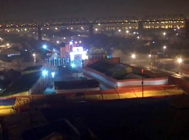 संगम पर महाकुंभ की भव्‍य तैयारियों का नजारा